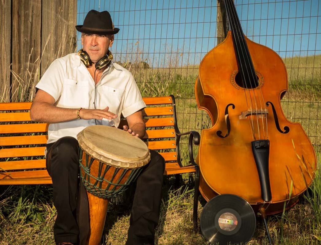 Goyo with a djembe and upright bass